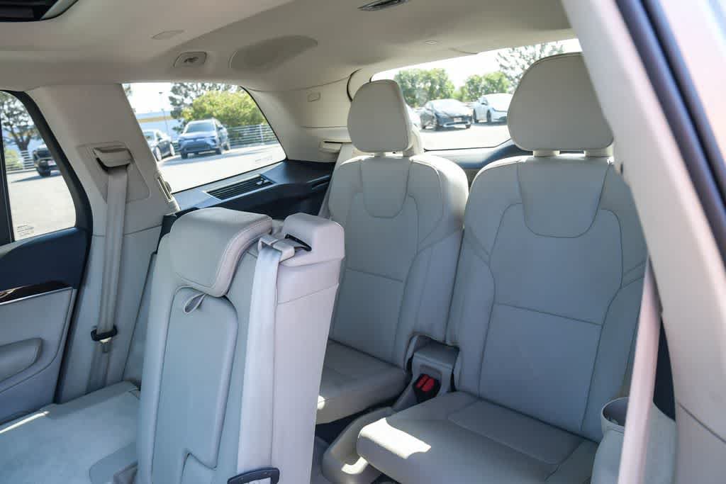 Used 2016 Volvo XC90 T6 Momentum w/ Momentum Plus Package AWD/4WD image 19