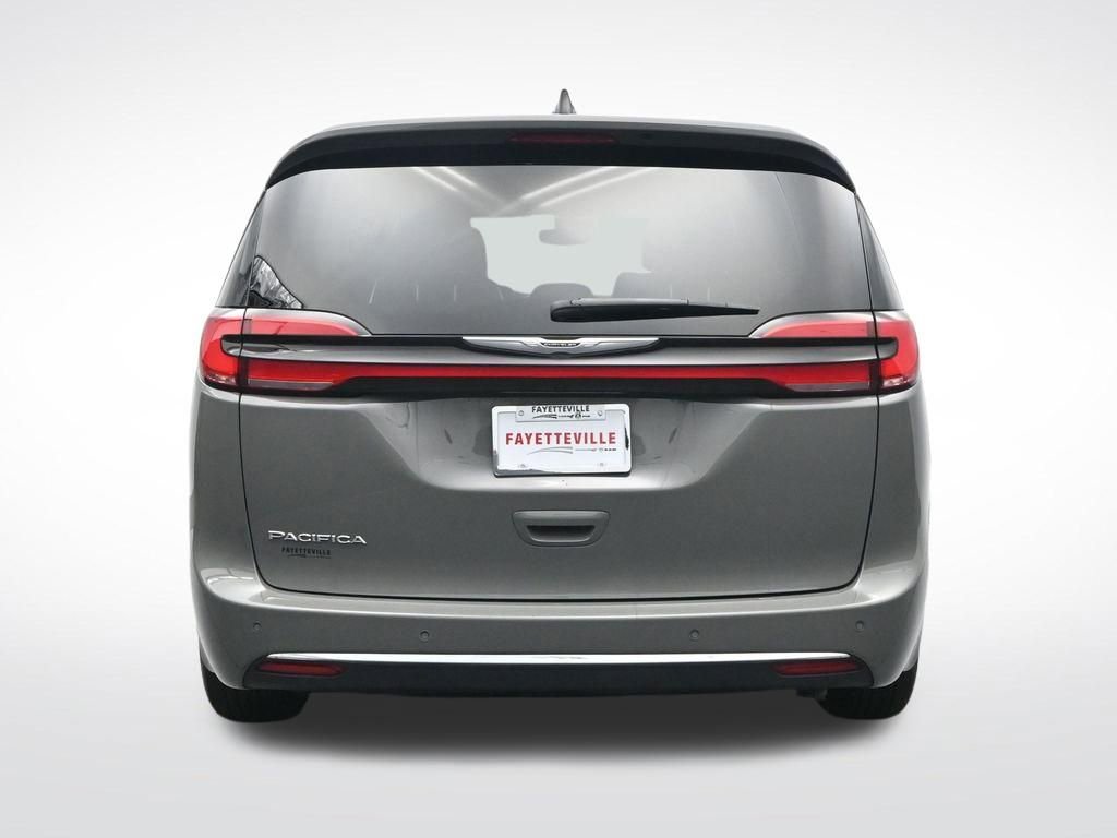 Used 2025 Chrysler Pacifica Select image 7