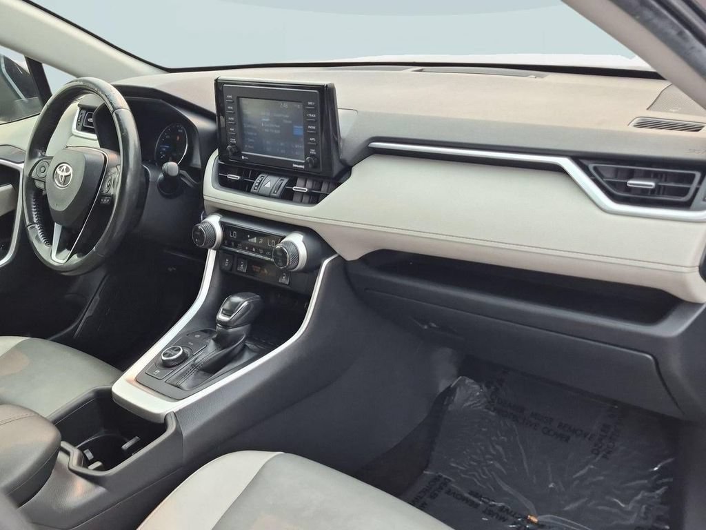 Used 2022 Toyota RAV4 XLE Premium AWD/4WD image 30