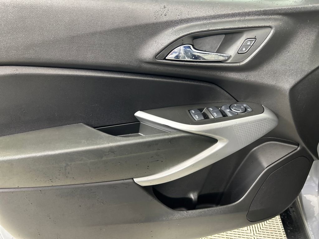 Certified 2024 Chevrolet Trax RS w/ Sunroof Package image 20