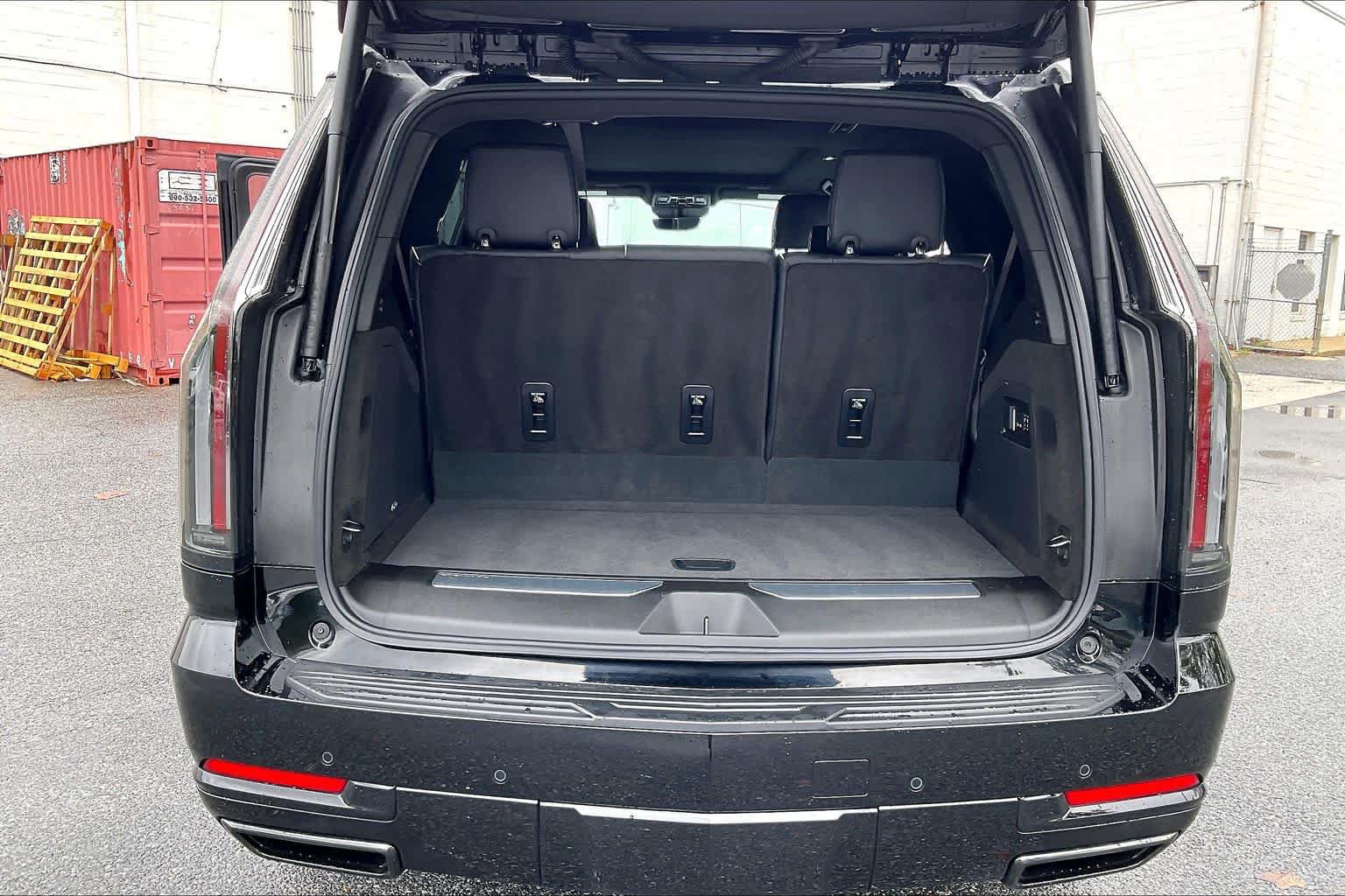 Used 2025 Cadillac Escalade Sport AWD/4WD image 34