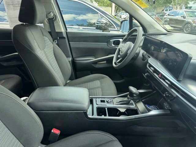 Certified 2025 Kia Sorento LX FWD image 7