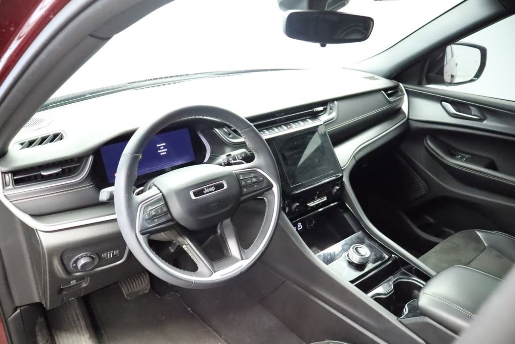 Used 2023 Jeep Grand Cherokee L Laredo image 29