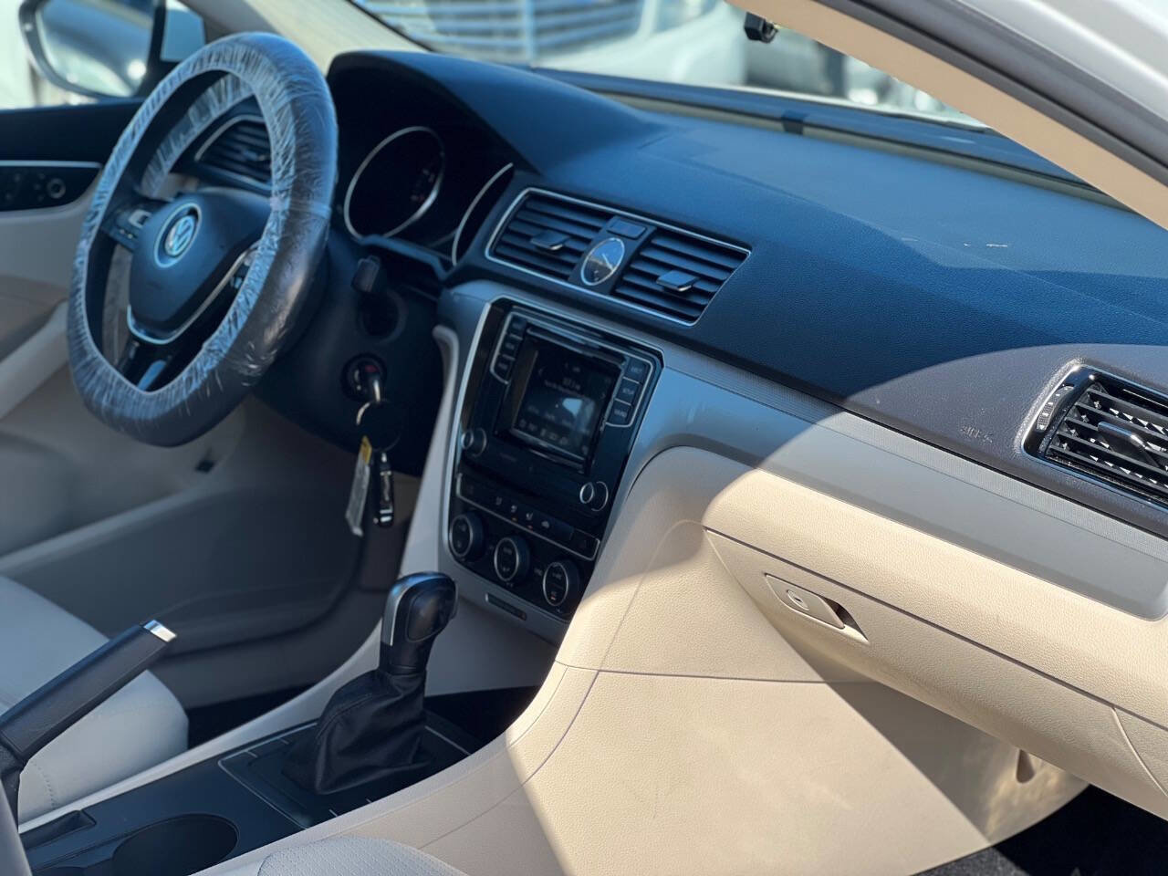 Used 2017 Volkswagen Passat 1.8T S image 13