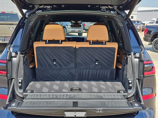Used 2025 BMW X7 xDrive40i w/ M Sport Package AWD/4WD image 6