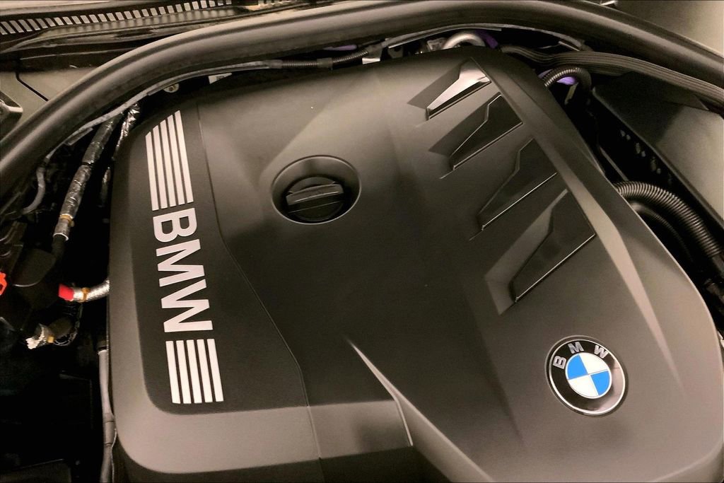 Certified 2025 BMW 330i xDrive Sedan w/ Premium Package AWD/4WD image 31