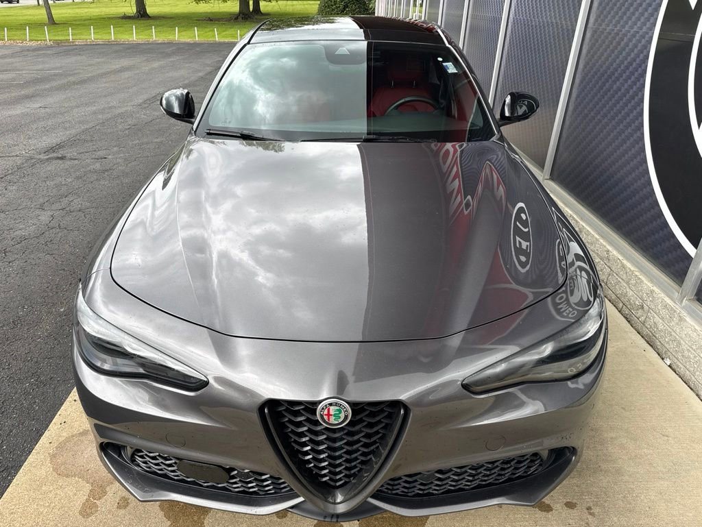 Used 2024 Alfa Romeo Giulia Veloce AWD/4WD image 9