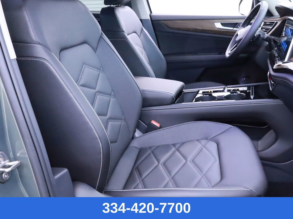 New 2025 Volkswagen Atlas SE w/ Black Wheel Package image 13