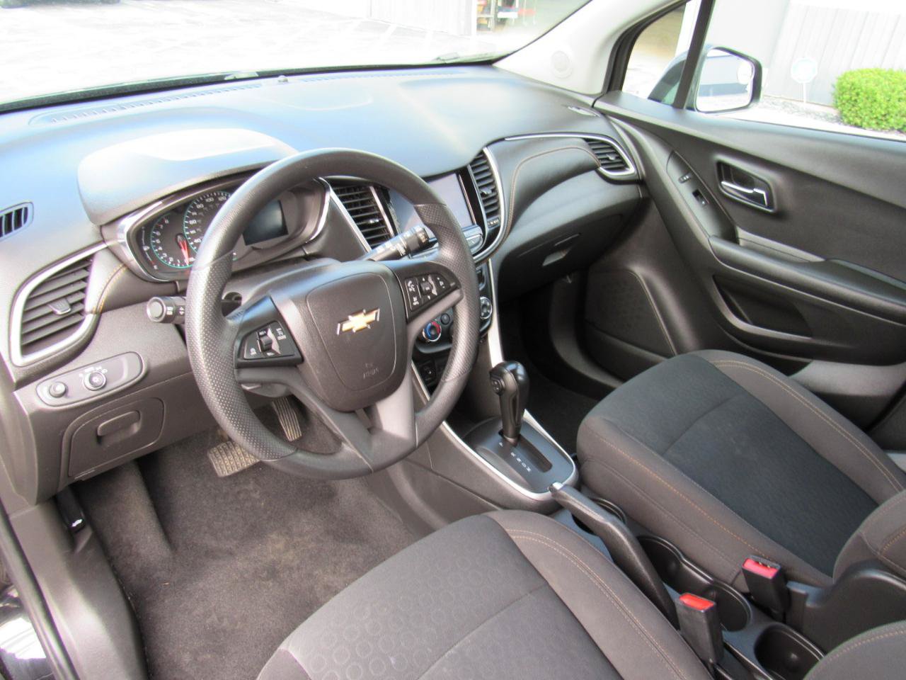 Used 2021 Chevrolet Trax LS w/ Tint and Cruise Package FWD image 15
