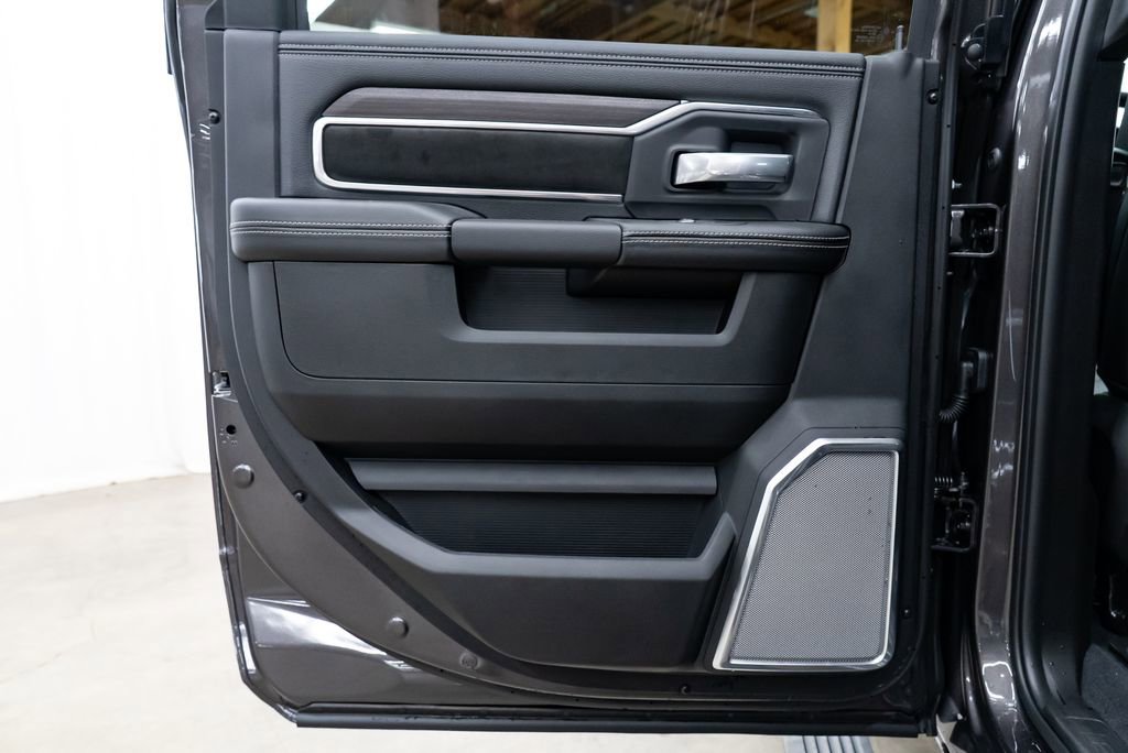 New 2026 RAM 3500 Laramie AWD/4WD image 28