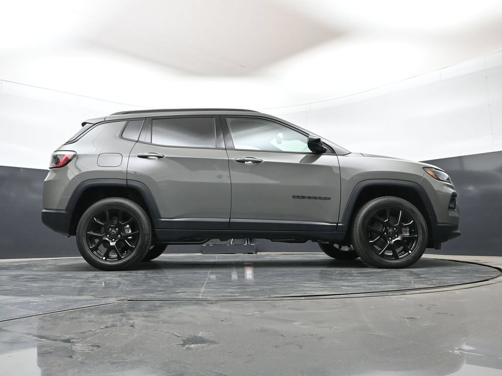 New 2026 Jeep Compass Latitude AWD/4WD image 39