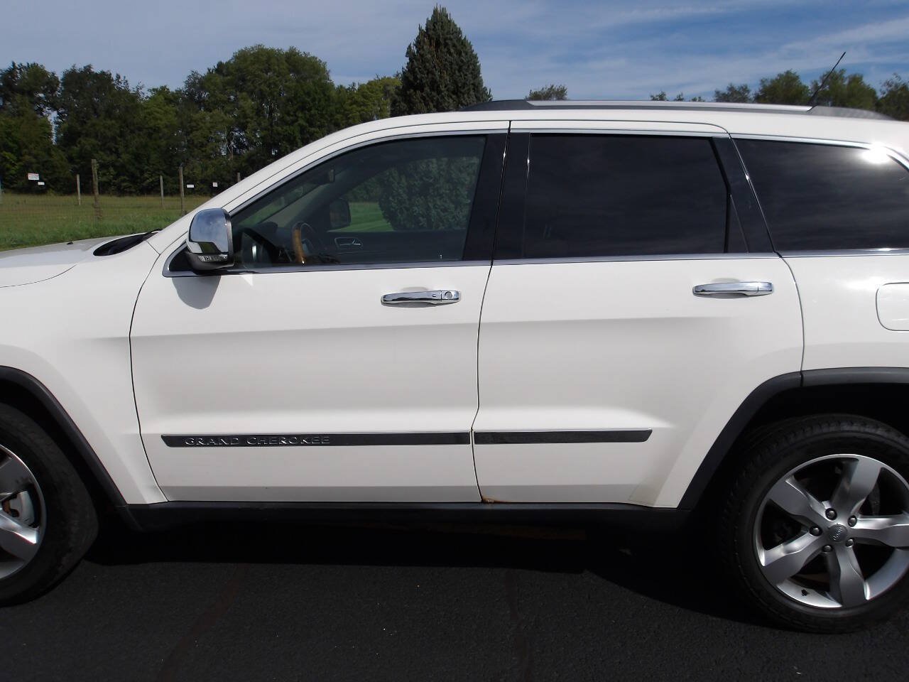 Used 2011 Jeep Grand Cherokee Overland AWD/4WD image 52