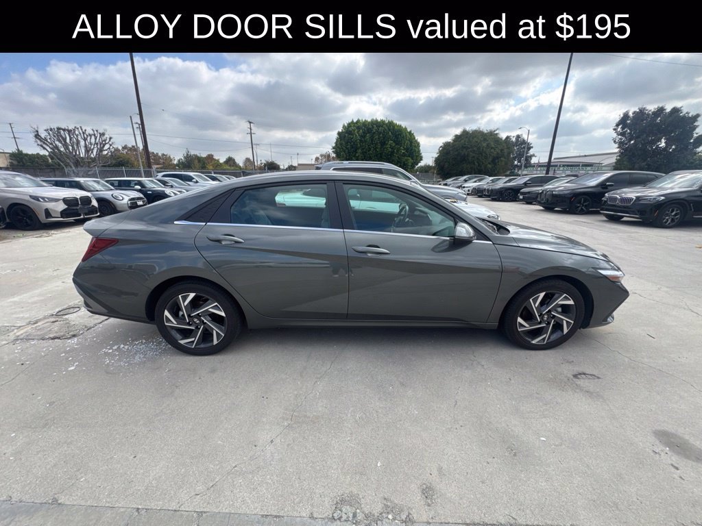 Used 2025 Hyundai Elantra Limited FWD image 3