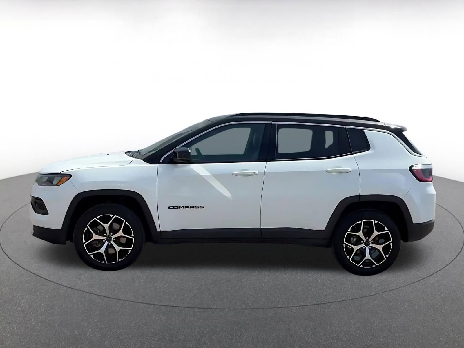 Used 2025 Jeep Compass Limited AWD/4WD image 9