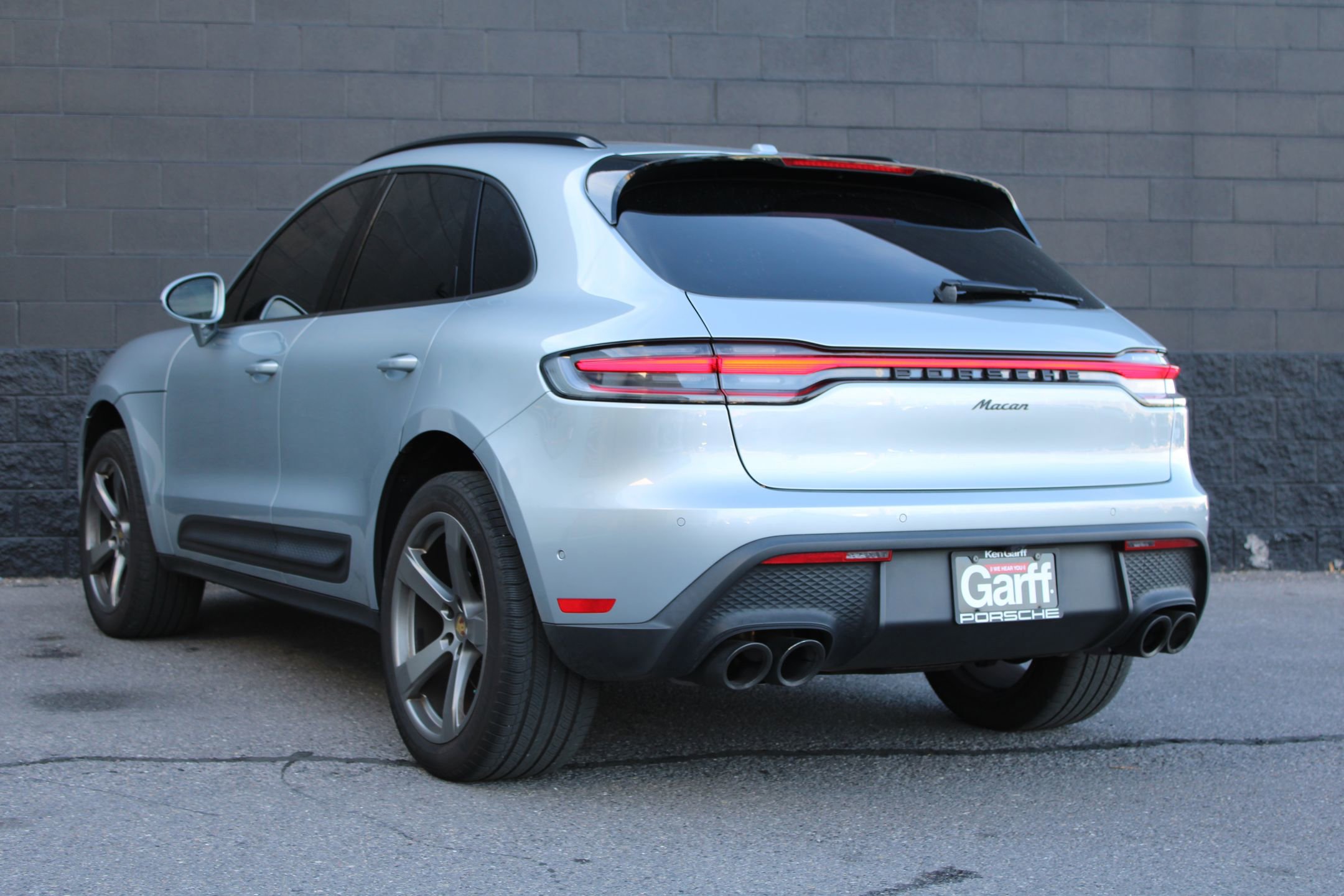 Used 2023 Porsche Macan image 3