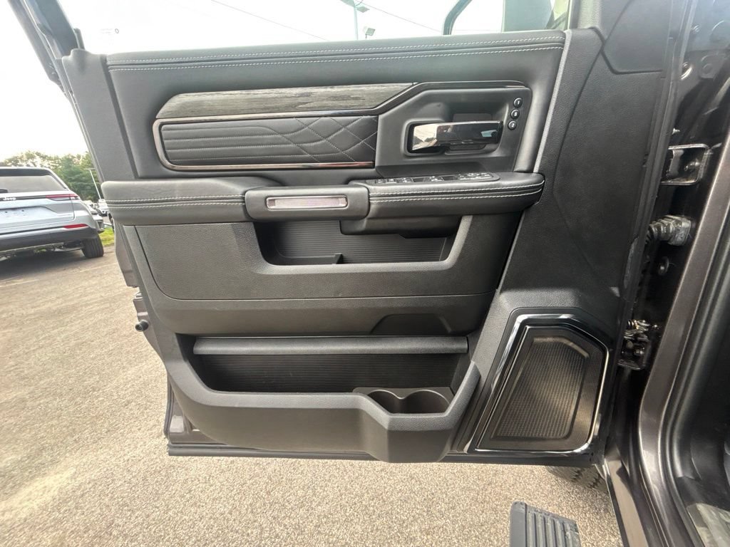 Certified 2025 RAM 3500 Limited AWD/4WD image 17