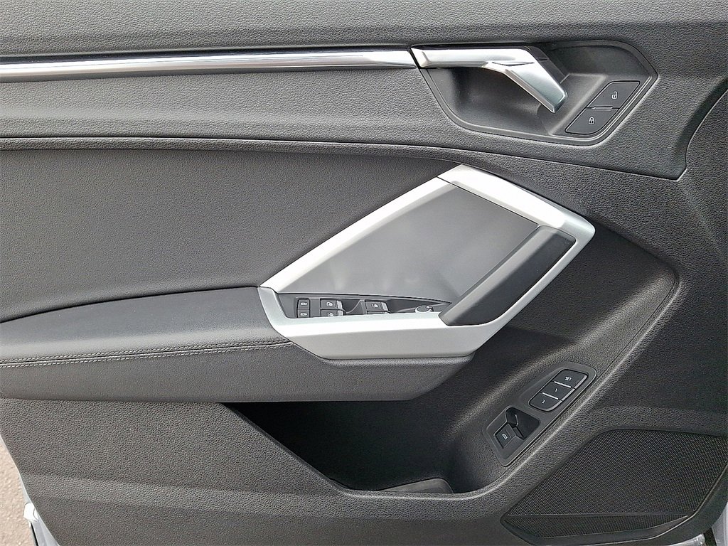 Used 2022 Audi Q3 2.0T Premium Plus w/ Premium Plus Package image 9
