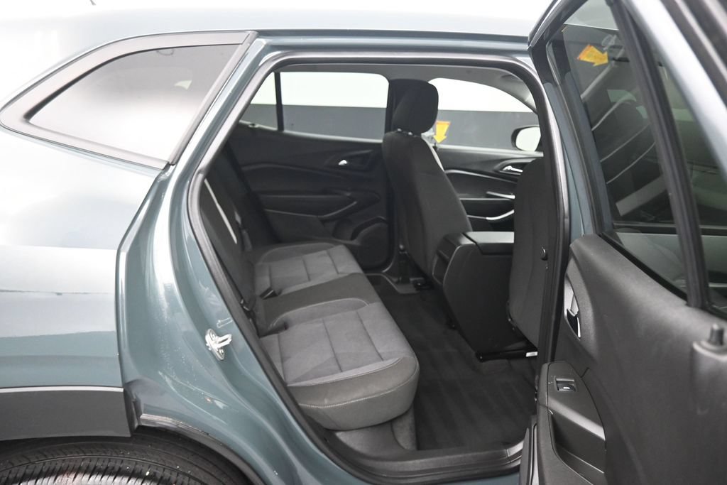 Used 2025 Chevrolet Trax LS FWD image 31