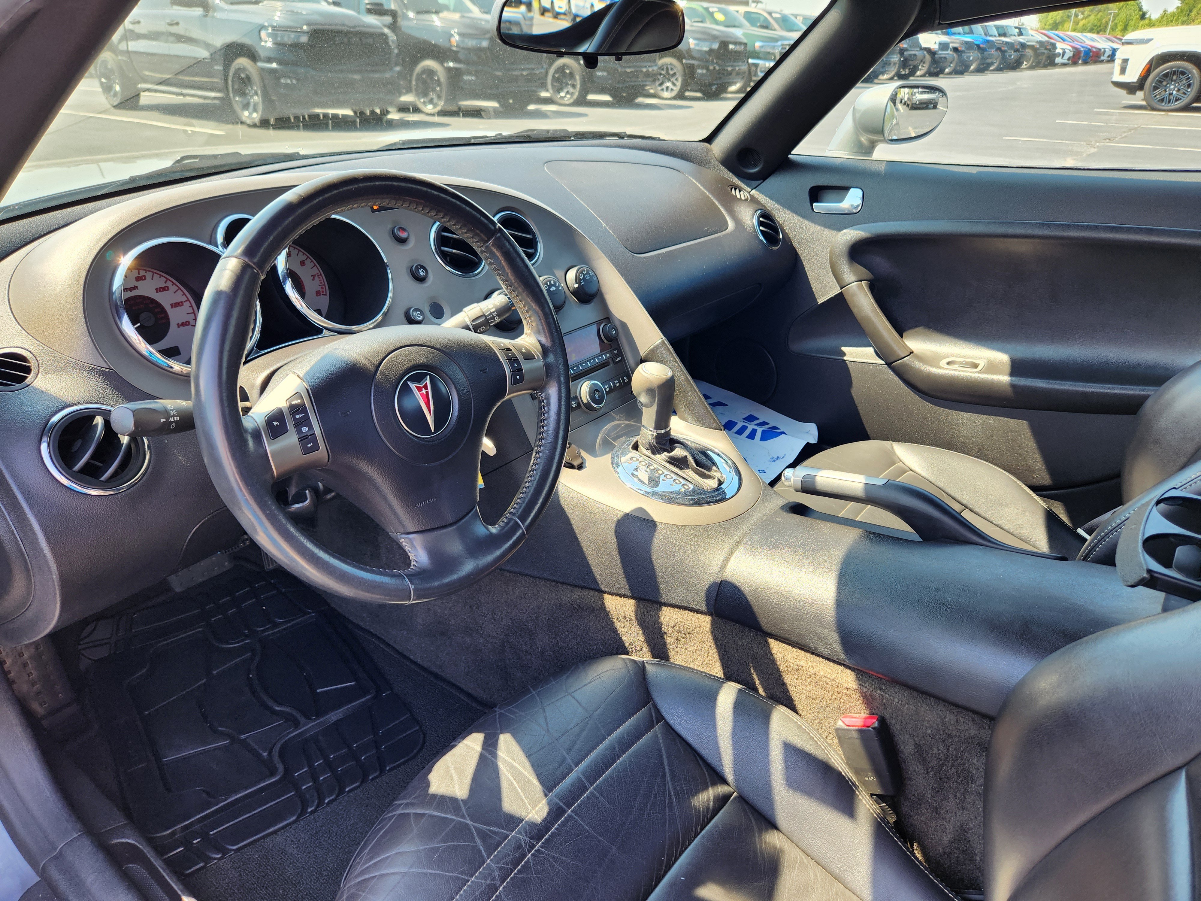 Used 2007 Pontiac Solstice Convertible w/ Premium Package RWD image 12