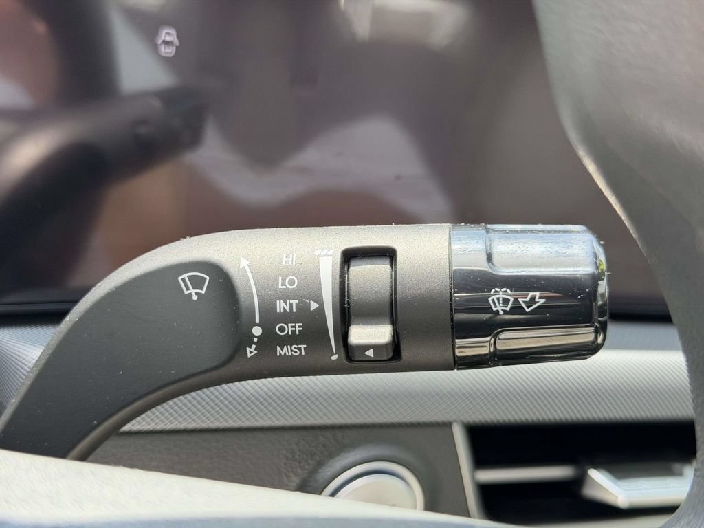 Used 2025 Hyundai Sonata SE FWD image 22
