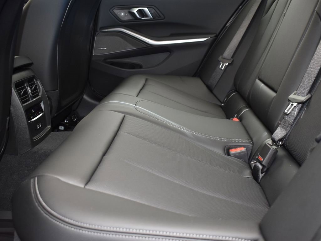 New 2026 BMW 330i Sedan w/ M Sport Package image 16