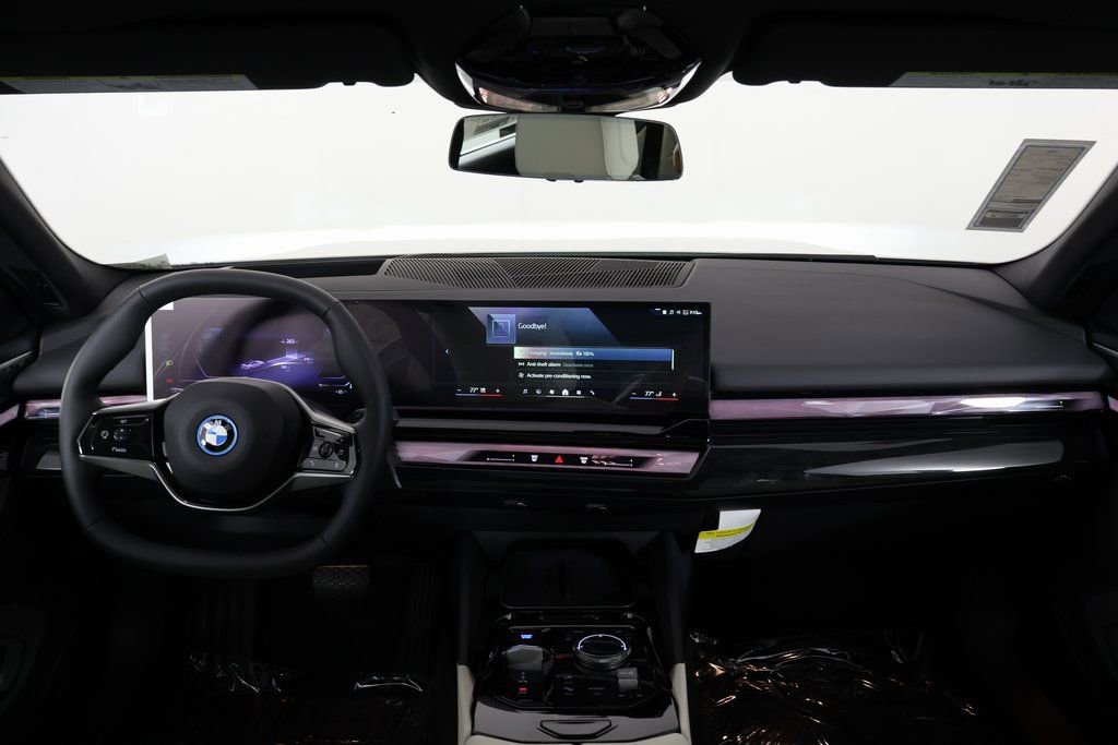 New 2026 BMW i5 eDrive40 w/ Premium Package RWD image 4