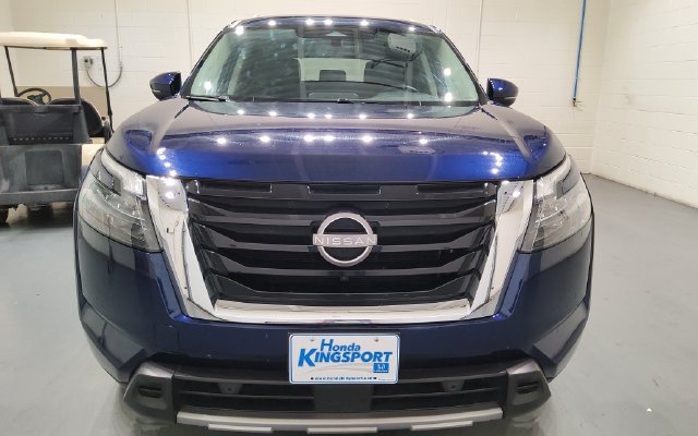Used 2025 Nissan Pathfinder SL FWD image 3