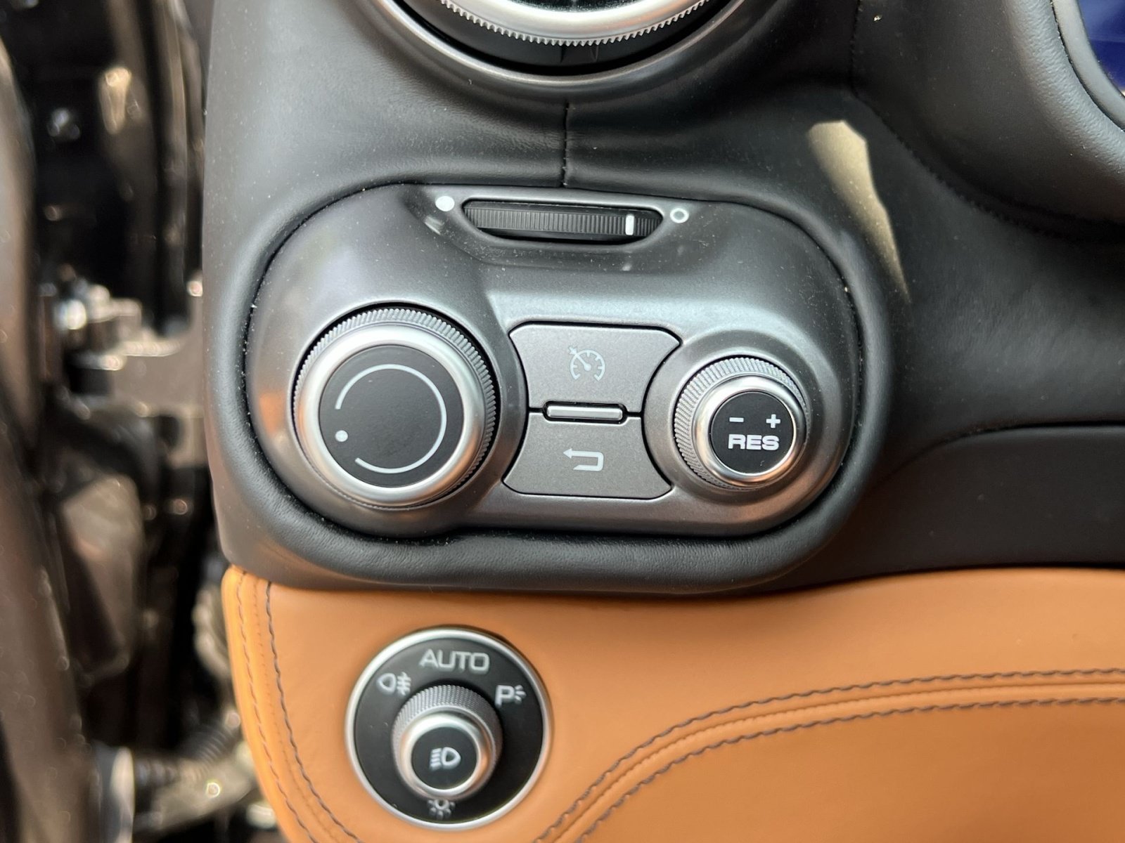 Used 2020 Ferrari Portofino RWD image 37