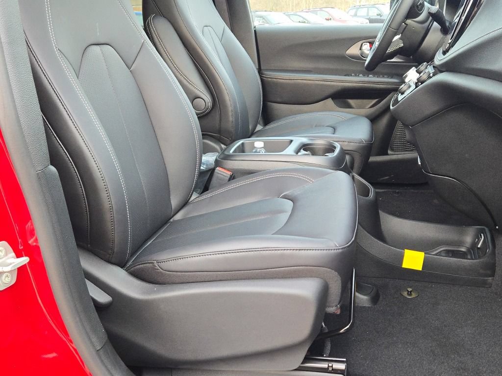New 2026 Chrysler Pacifica Select AWD/4WD image 8