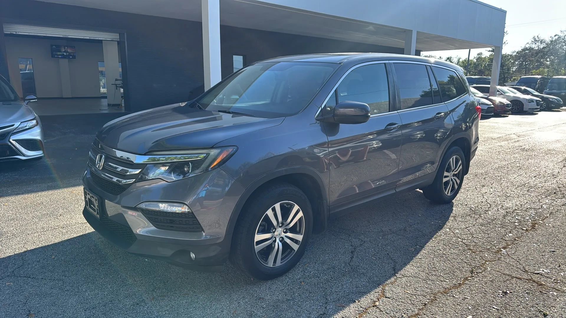 Used 2017 Honda Pilot EX image 3