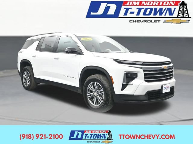 Used 2025 Chevrolet Traverse LT w/ Driver Confidence Package AWD/4WD image 1