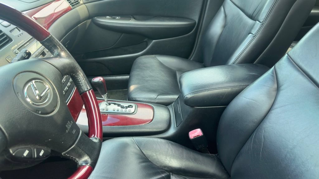 Used 2004 Lexus ES 330 FWD image 12