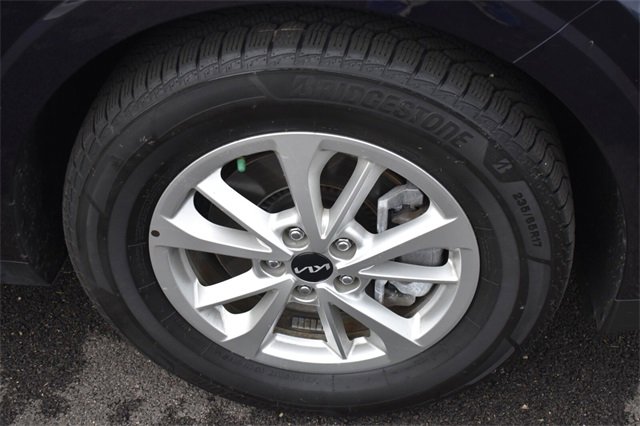 Certified 2023 Kia Carnival LX image 11