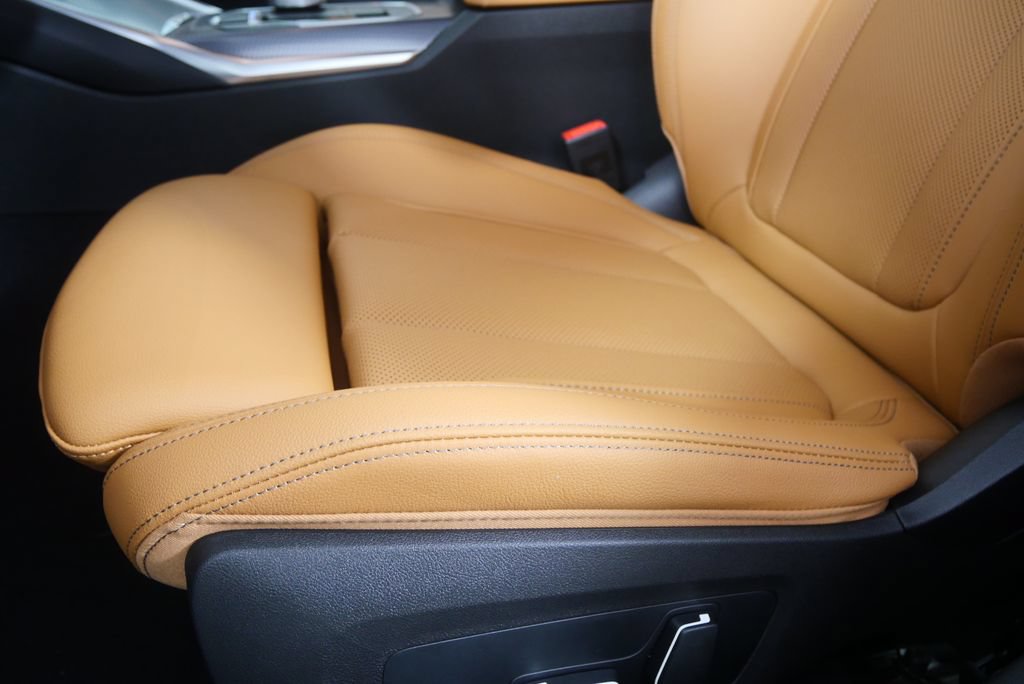 Used 2026 BMW 330i Sedan w/ M Sport Package RWD image 9