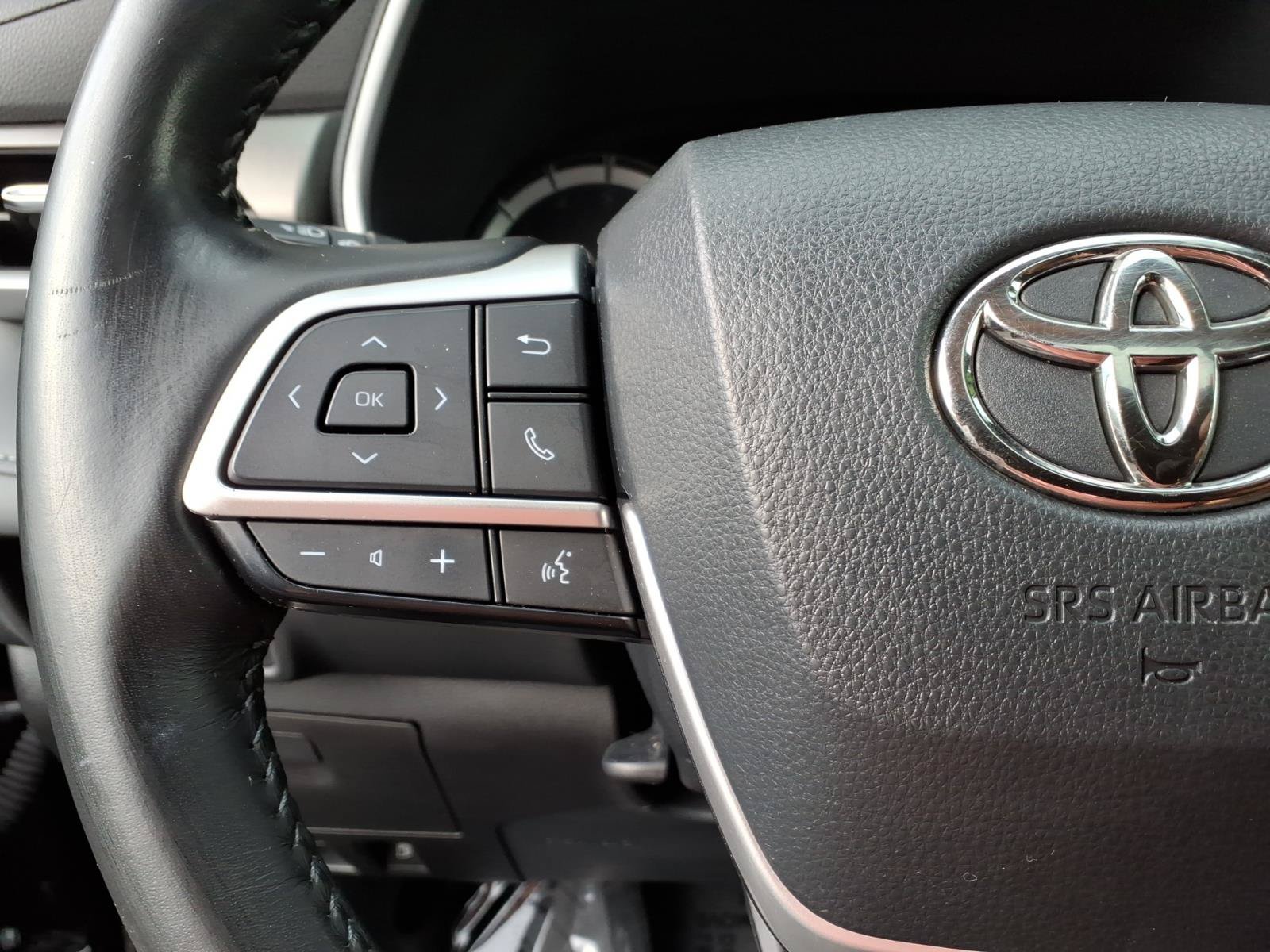 Used 2023 Toyota Highlander XLE AWD/4WD image 12