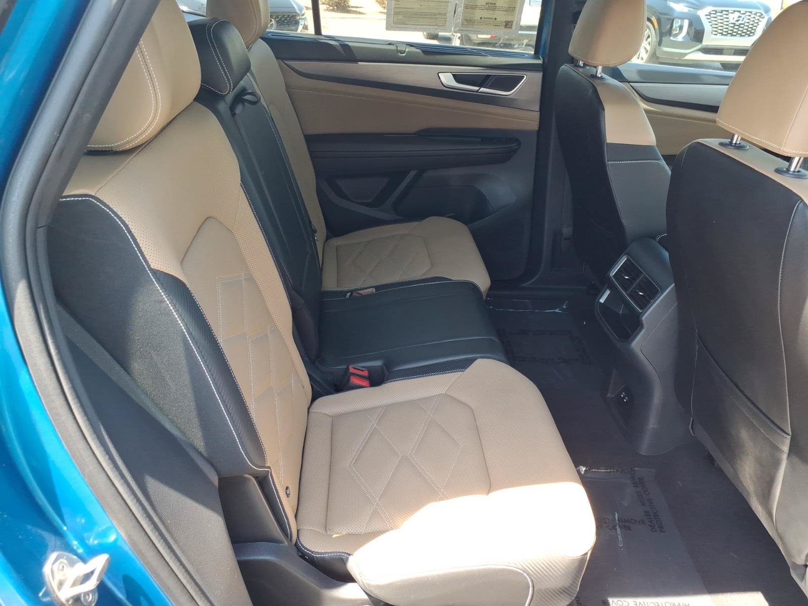Certified 2024 Volkswagen Atlas Cross Sport SE w/ Panoramic Sunroof Package AWD/4WD image 14