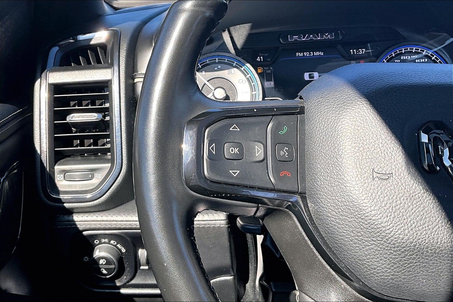 Used 2022 RAM 1500 Limited AWD/4WD image 16