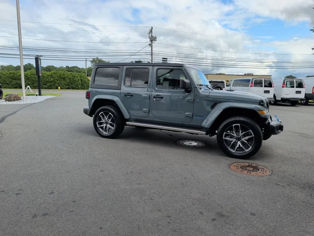 Used 2024 Jeep Wrangler Unlimited AWD/4WD image 9