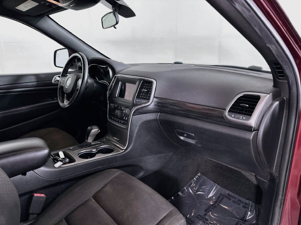 Used 2019 Jeep Grand Cherokee Laredo AWD/4WD image 35