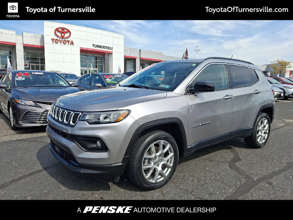 Used 2022 Jeep Compass Latitude AWD/4WD image 1