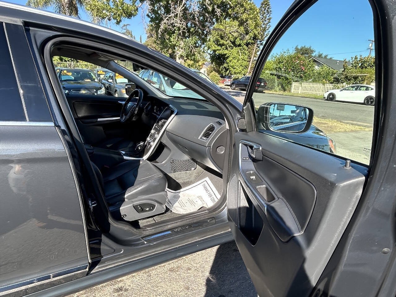 Used 2016 Volvo XC60 T5 Premier w/ Proximity Package FWD image 18