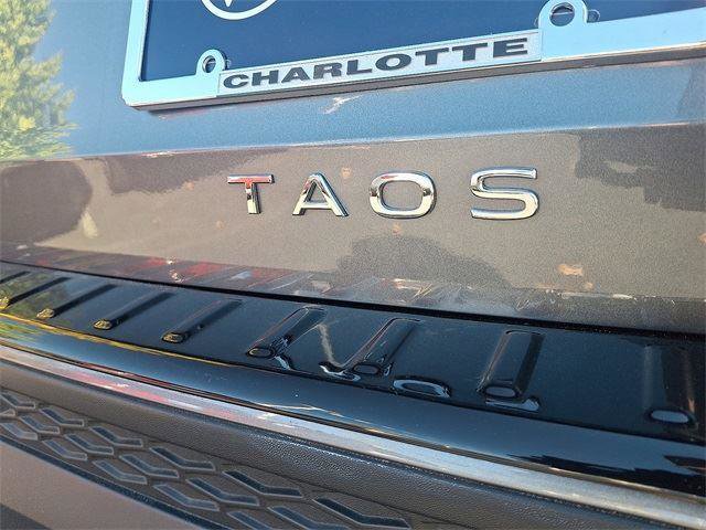 Certified 2025 Volkswagen Taos SE w/ Panoramic Sunroof Package image 30