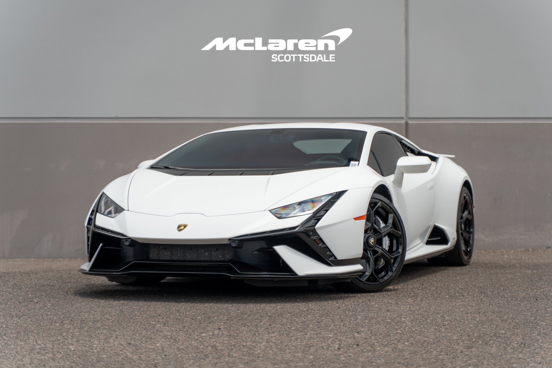 Used 2024 Lamborghini Huracan Tecnica RWD image 2