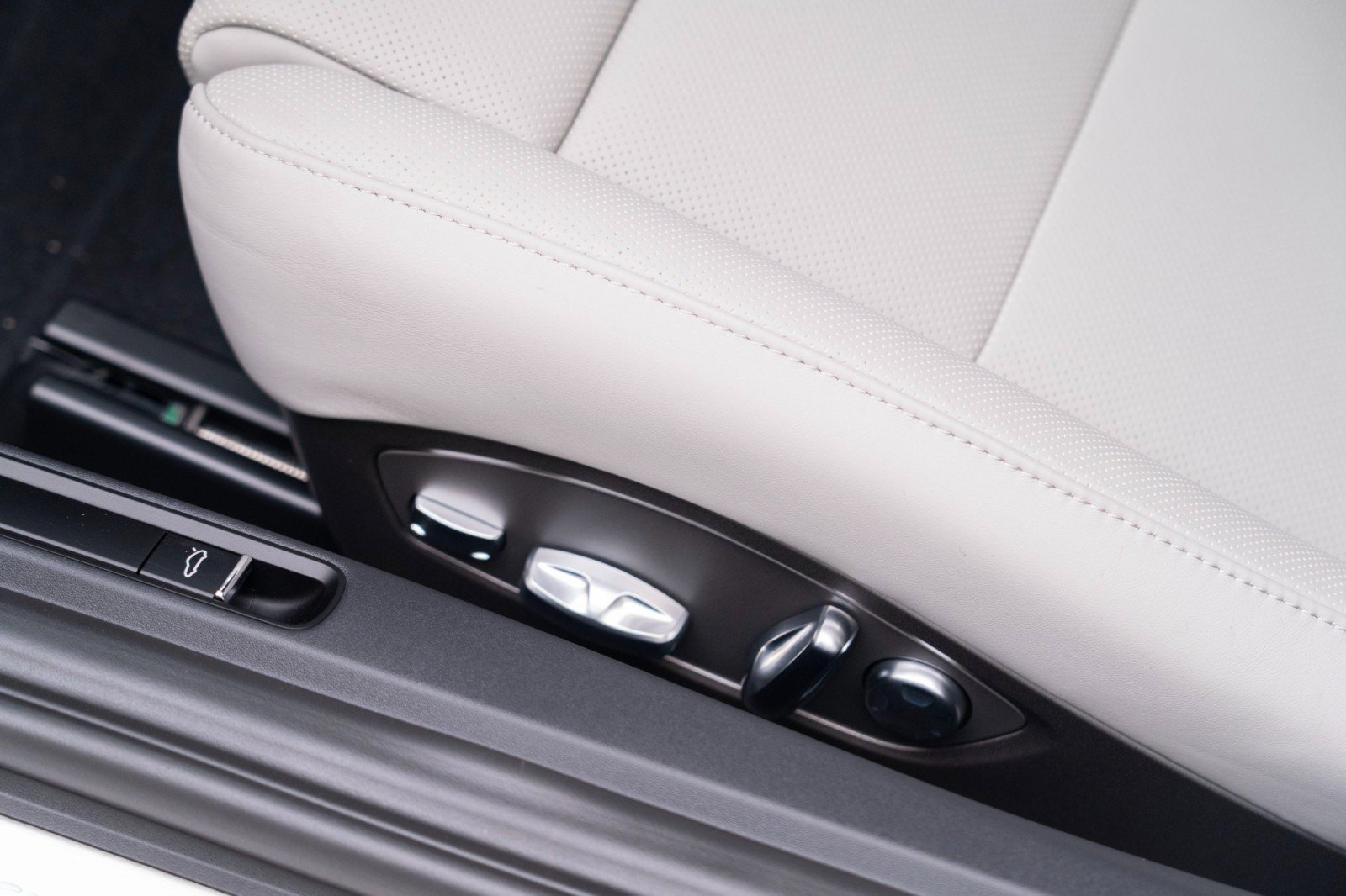 New 2025 Porsche 718 Cayman image 16