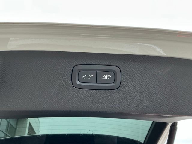 Certified 2025 Volvo XC90 B5 Core AWD/4WD image 12