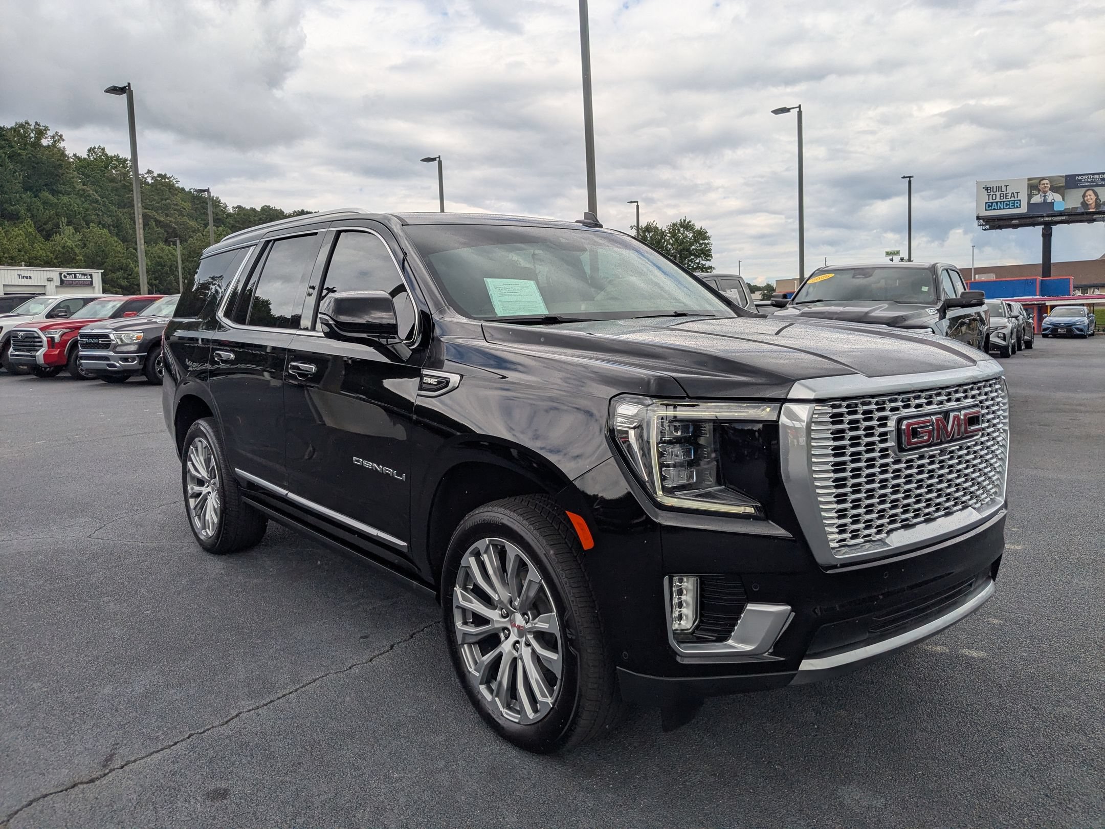 Used 2024 GMC Yukon Denali w/ Denali Reserve Package AWD/4WD image 3