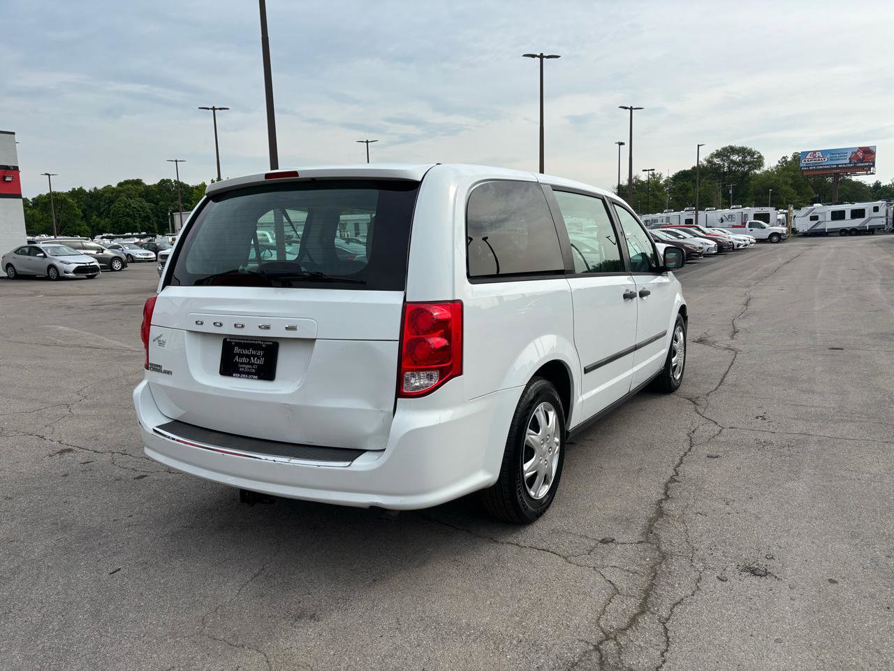 Used 2014 Dodge Grand Caravan American Value Package FWD image 3