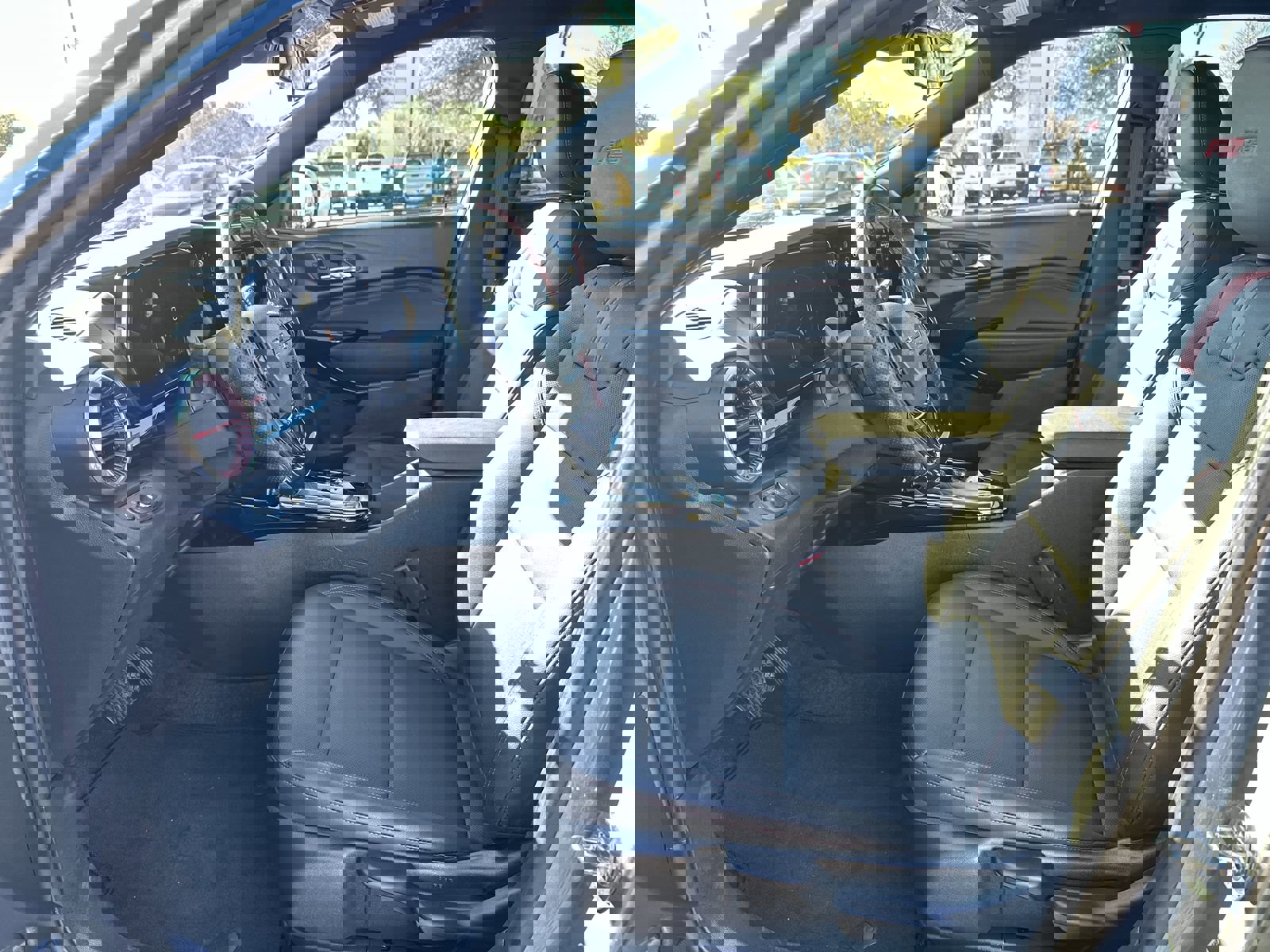 Used 2025 Chevrolet Trax RS w/ Driver Confidence Package image 16