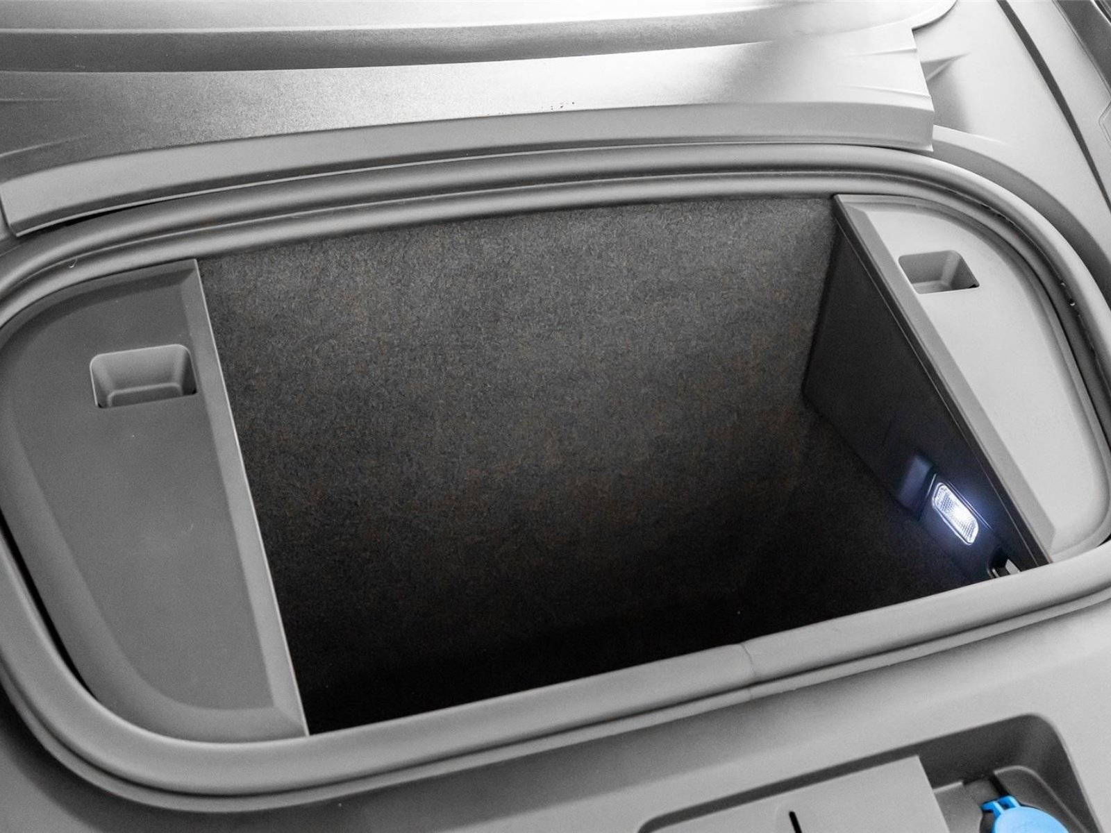 Used 2023 Porsche Taycan GTS w/ Technology Package image 55