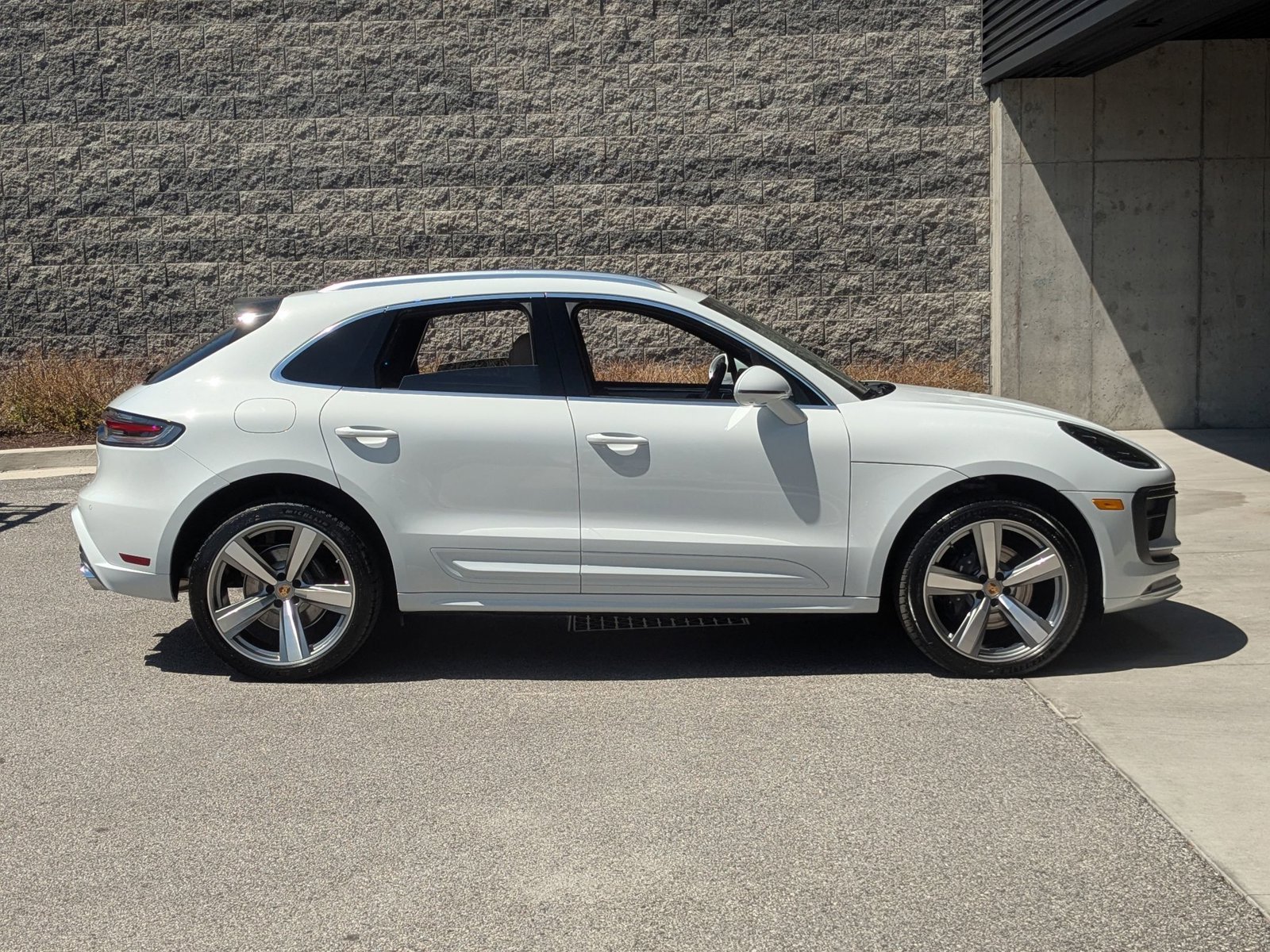 New 2026 Porsche Macan AWD/4WD image 8